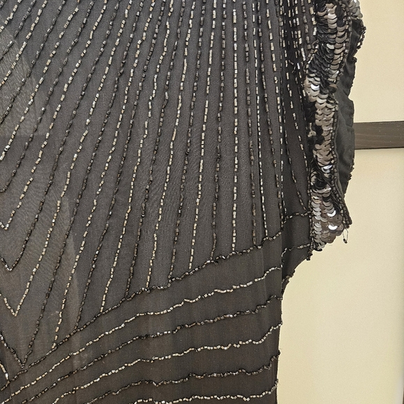 Sequined and embellished dress with keyhole back in black ⚫️ - Picture 4 of 6